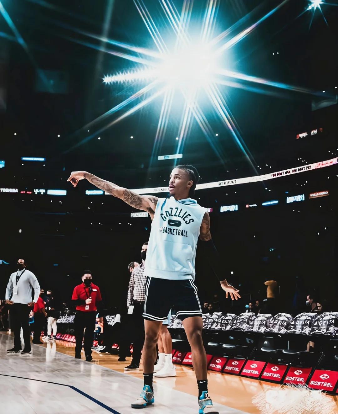 孟菲斯灰熊训练开放日,冲刺阶段战术微调引欢呼,NBA常规赛在即,年轻球员得到机会的简单介绍 孟菲斯灰熊训练开放日,冲刺阶段战术微调引欢呼,NBA常规赛在即,年轻球员得到机会的简单介绍