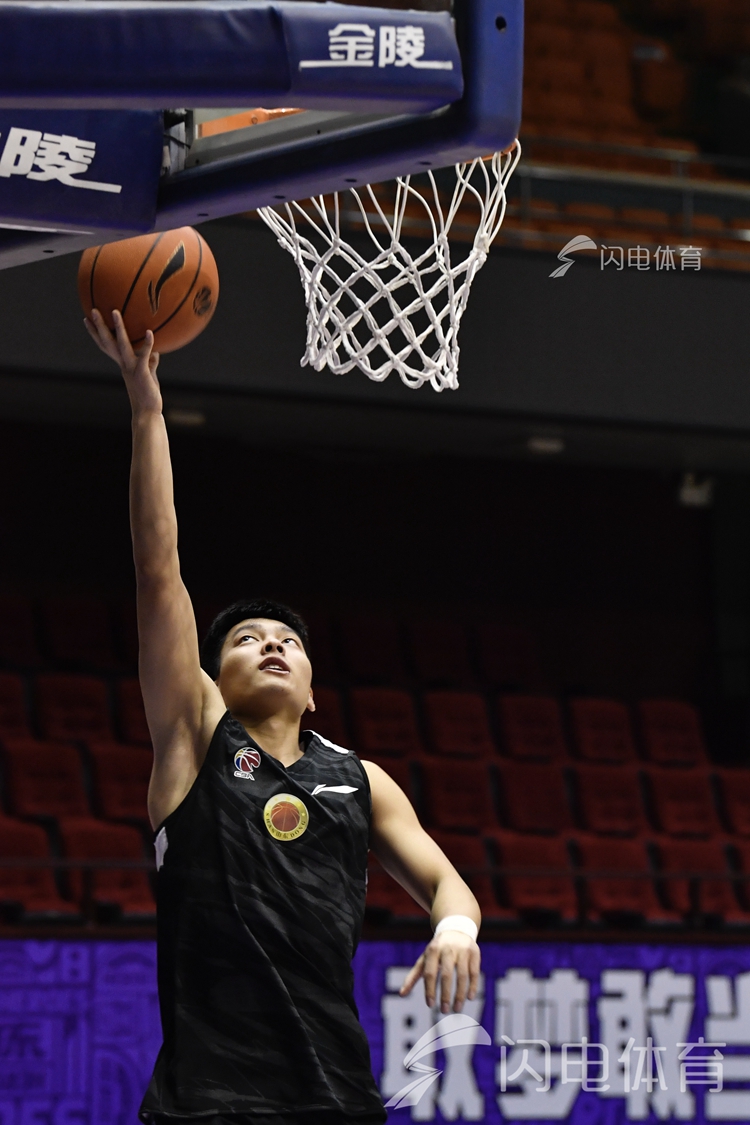 山东男篮训练开放日,今晚手感冰凉引欢呼,意甲在即,纪律约束更严格(游泳长训班细节计划方案) 山东男篮训练开放日,今晚手感冰凉引欢呼,意甲在即,纪律约束更严格(游泳长训班细节计划方案)