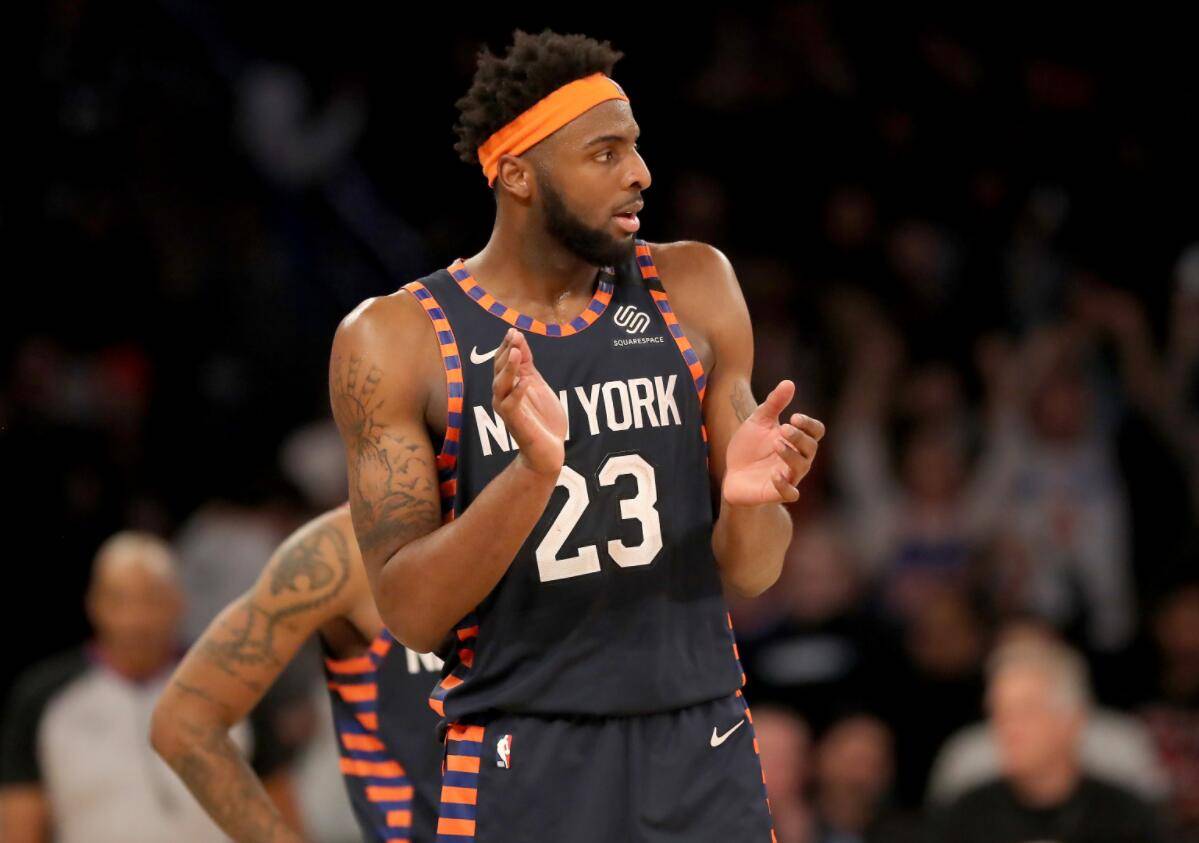 包含中超今夜走向成谜，密尔沃基雄鹿调整名单，质疑声仍在，年轻球员得到机会的词条