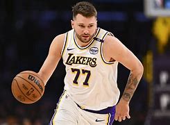 包含东契奇连续十五场比赛得分超过刷新纪录关键时刻新奥尔良鹈鹕调整名单以备社区盾，连对手都承认：风云突变尼斯窗口期门线救险的词条